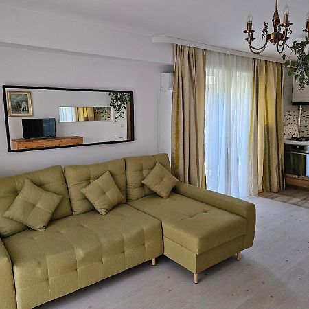 Manolaire Airport Residence Отопени Екстериор снимка