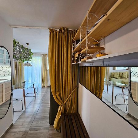 Manolaire Airport Residence Отопени Екстериор снимка