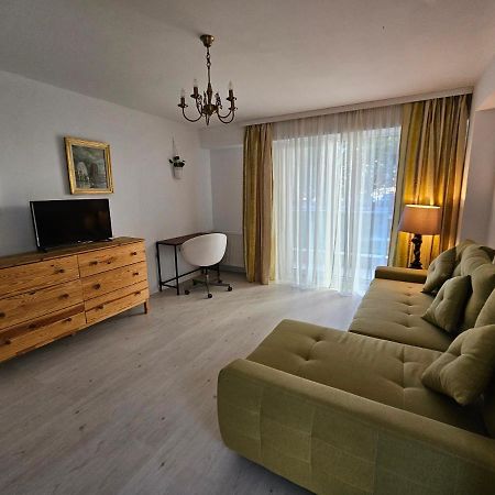 Manolaire Airport Residence Отопени Екстериор снимка