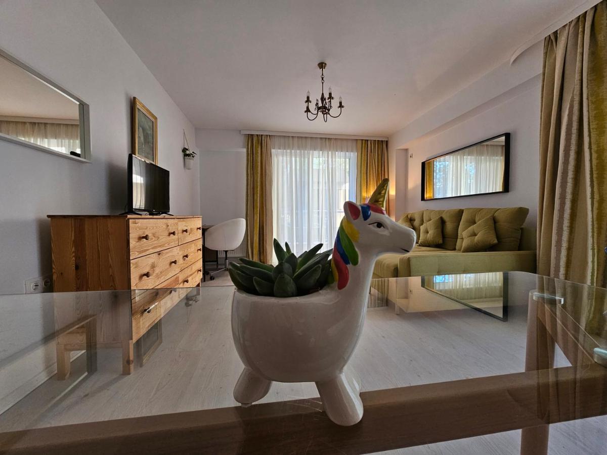Manolaire Airport Residence Отопени Екстериор снимка