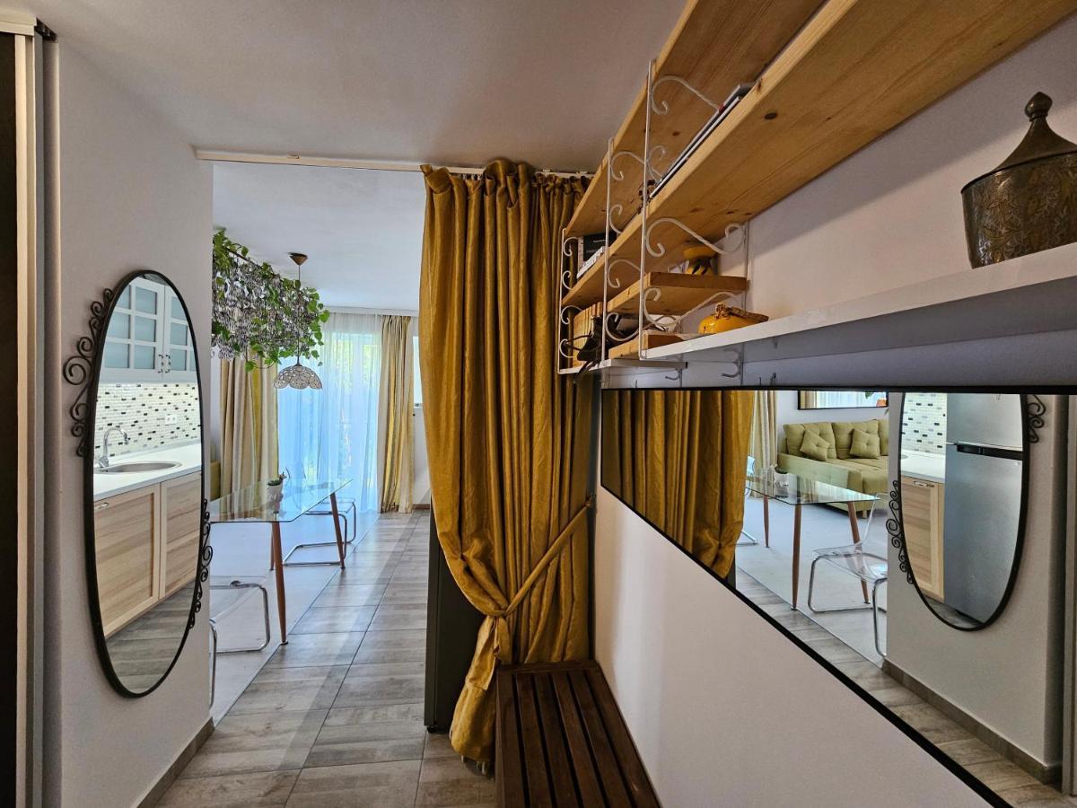 Manolaire Airport Residence Отопени Екстериор снимка